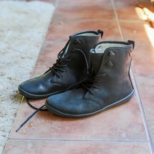 Vivobarefoot Gobi Hi Women's Black Leather Laceup